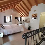 Luciana Apartman *