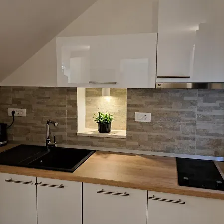Luciana Apartman *